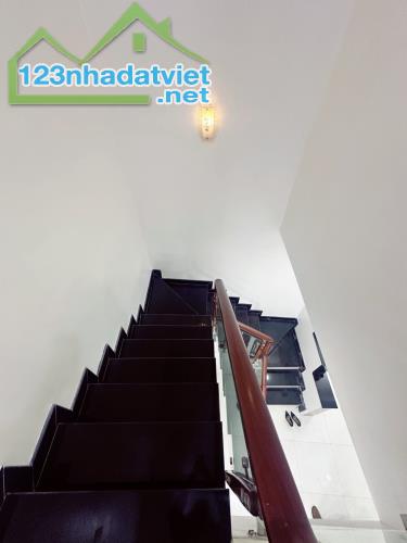 Nhà Thành Thái quận 10 DT 35m2 ,2 tầng chỉ 4ty - 4