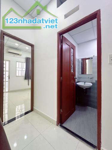 Nhà Thành Thái quận 10 DT 35m2 ,2 tầng chỉ 4ty - 1