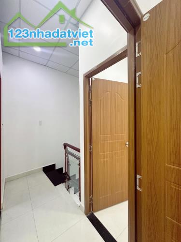 Nhà Thành Thái quận 10 DT 35m2 ,2 tầng chỉ 4ty