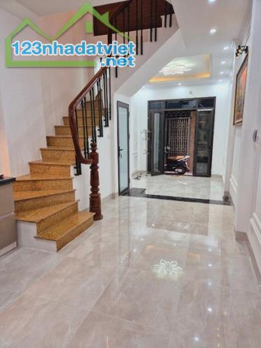 SIÊU VIP TÂY HỒ ~40m2 - 5 TẦNG - GẦN PHỐ, GẦN 7 CHỖ, 2 THOÁNG, NỘI THẤT XỊN - NHỈNH 7 TỈ - 5