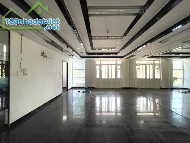 Bán Nhà Mặt Tiền Đường Dương Văn An,An Phú,Quận 2 DT:236m2 Đối Diện Công Viên Cực Đẹp - 1