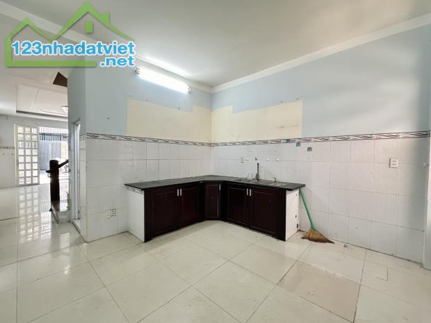 Nhà Nguyễn Thái Sơn quận Gò Vấp DT 60m2 ,2 tầng , HXH nhỉnh 5ty - 2