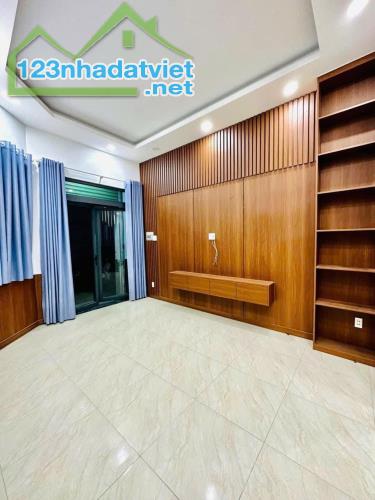 Nhà gần Ngã Tư Hàng Xanh, 70m2,5 tầng,6 PN, dòng tiền 20tr - 1