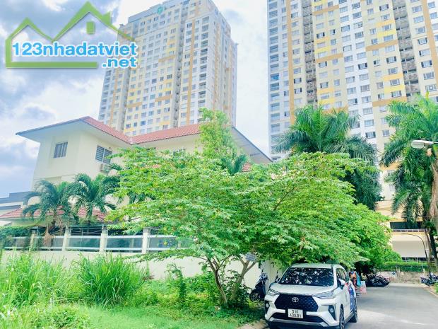 Bán Đất Xây Biệt Thự Thảo Điền,Quận 2 DT:315m2(15,5mx20,5m) Fuul Thổ Cư-Vị Trí Đẹp - 1