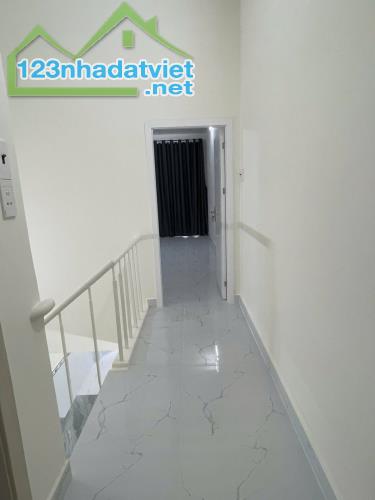 Nhà CMT8 quận Tân Bình DT 50m2 ,2 tầng ,hẻm xe hơi nhỉnh 6ty