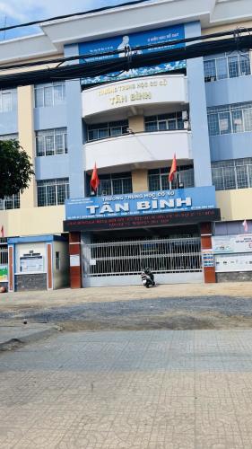 Nhà CMT8 quận Tân Bình DT 50m2 ,2 tầng ,hẻm xe hơi nhỉnh 6ty - 2