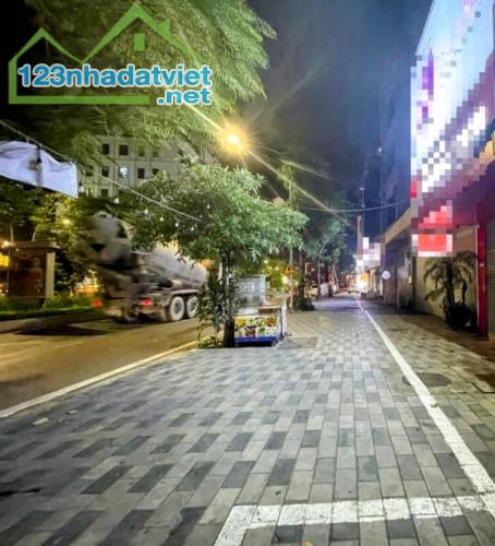 Bán nhà mặt phố Lạc Long Quân, 92m, view hồ Tây, kinh doanh - 1