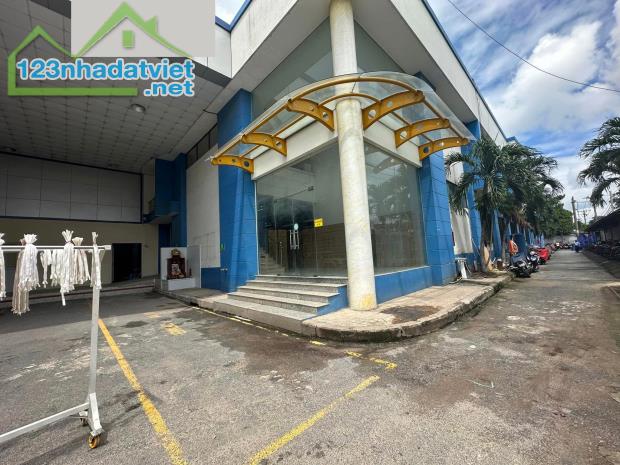 BÁN XƯỞNG MAY RỘNG 5500M2 đang làm việc ĐƯỜNG LÊ VĂN KHƯƠNG QUẬN 12 - 3