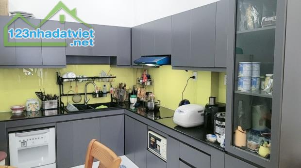 Chính chủ bán căn Villa 117m2, 4 tầng Nguyễn Kiệm sát Sân Bay giá chào nhỉnh 13 tỷ - 1