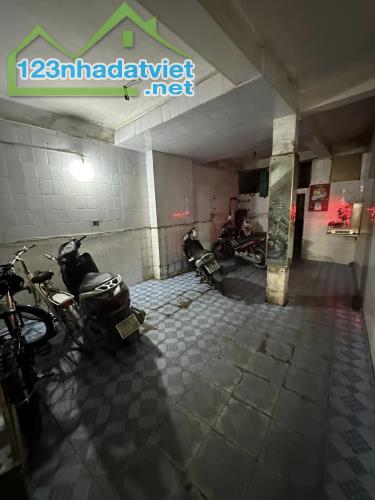 Bán nhà mặt phố Giải Phóng 57m, 6 tầng, hai mặt thoáng vĩnh viễn, giá hơn 4 tỷ rưỡi - 1