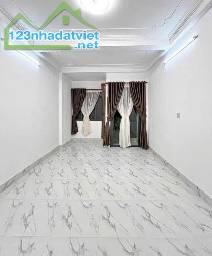 bán nhà 2 lầu đs 20 cty8 thổ cư 63m2 lộ ô tô 5pn giá 4.9 tỷ kdc đông đúc gần quốc lộ - 3