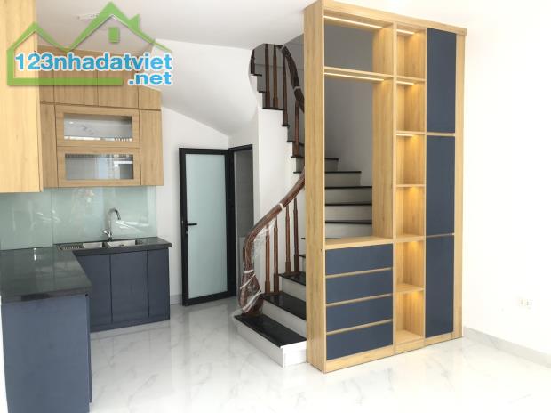 Bán nhà mặt ngõ kinh doanh ô tô chạy, 35m2x5 tầng Nguyễn Khoái, Hoàng Mai nhỉnh 5 tỷ