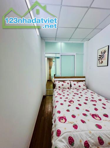SÁT MT, HẺM 3 GÁC THÔNG QUANG TRUNG, NGAY VINCOM, 2 TẦNG - 2.4x10.5 - SHR, HC ĐỦ - 3