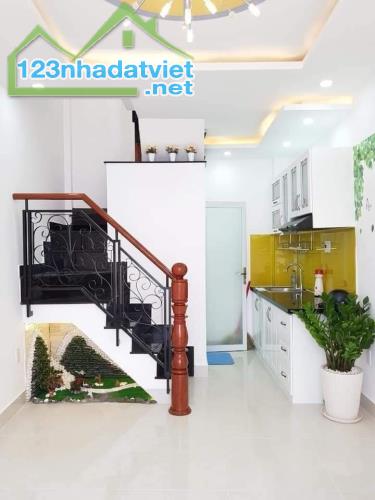 Mặt Tiền đường 11, Bình Hưng Hòa, Bình Tân,100m2(4×25m) Thổ cư,hơn 8.tỷ