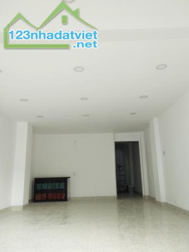 Nhà mặt tiền Tân Sơn, Tân Bình, DT 90m2, đang cho thuê 22tr/th chỉ nhỉnh 13 tỷ