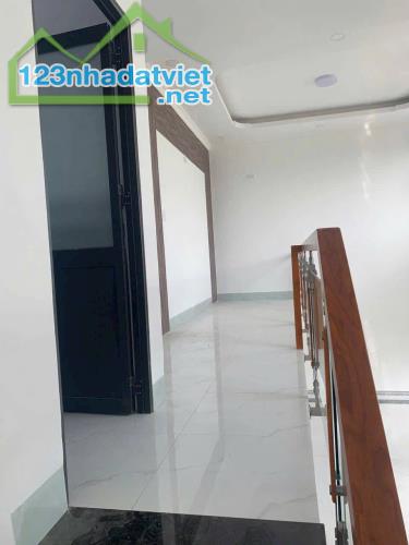 Bán nhà góc 2mặt tiền hẻm1,990tỷ,SHR thổcư,đường ôtô vào tận cửa,gần chợ và UBND-Tân Vạn - 2
