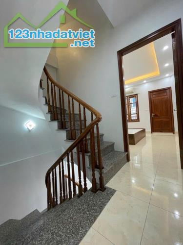 PHÂN LÔ ĐỊNH CÔNG THƯỢNG Ô TÔ ĐỖ CỬA, NHÀ ĐẸP, 40m x 4T