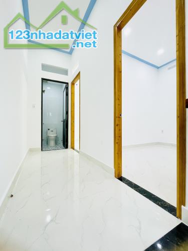 CHỈ HƠN 2 TỶ NHÀ SỔ HỒNG RIÊNG 42M2 ngang 5m - 2 TẦNG - HẺM 4M GIÁP Q12. - 4