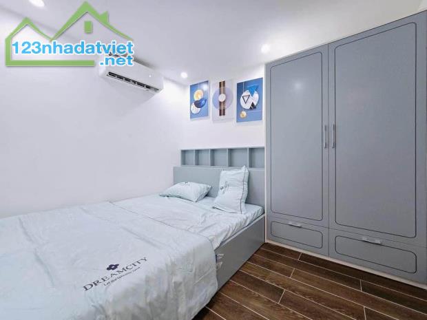 Bán nhà gần Chợ Bà Hom, Trệt/Lầu SHR ~ 44m2 Thổ Cư 100%, Giá: 2 Tỷ350 "LH: Văn - 035.238.2 - 1