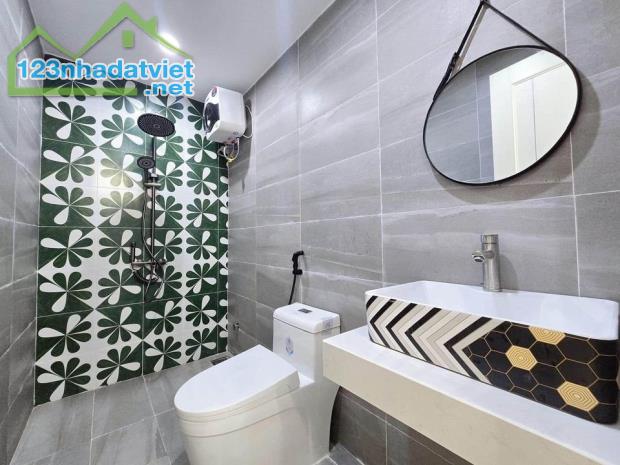 Bán nhà gần Chợ Bà Hom, Trệt/Lầu SHR ~ 44m2 Thổ Cư 100%, Giá: 2 Tỷ350 "LH: Văn - 035.238.2