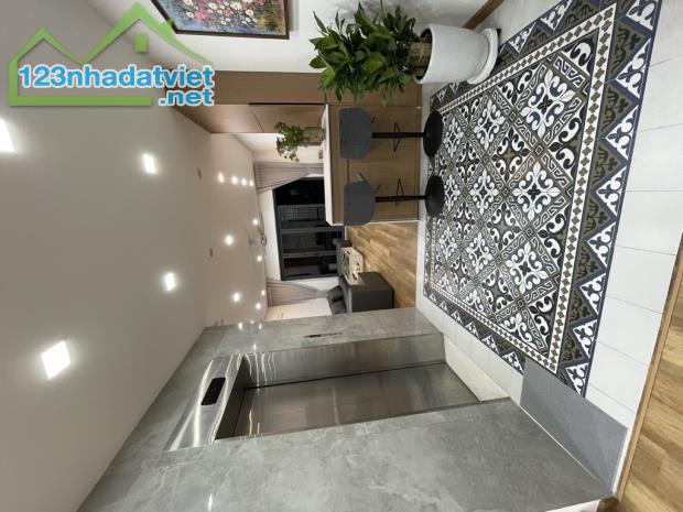 Bán nhà chính chủ liền kê Xuân La Tây Hồ thang máy ga ra ô tô 25 tỷ.