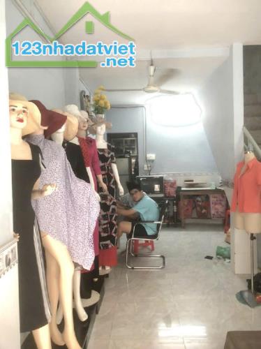 NHÀ ĐẸP SÁT MT NGUYỄN VĂN QUÁ - 54M2 BTCT 2PN - HẺM THÔNG TỨ TUNG - TRƯỚC NHÀ HƠN 4M