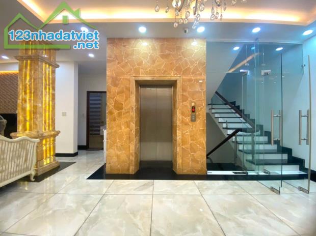 MẶT TIỀN CỬU LONG - KHU VIP SÂN BAY - BIỆT THỰ BỀ THẾ CÓ THANG MÁY - 330M2 GIÁ CHỈ 70 TỶ - 2