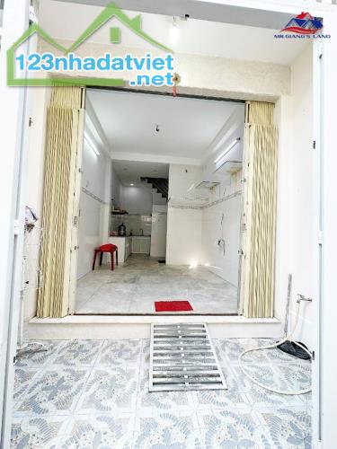 MẶT TIỀN TRẦN XUÂN SOẠN CÁCH 20M - NHÀ 4 TẦNG - CÁCH QUẬN 4 ĐÚNG 1 CÂY CẦU - 3 T.Ỷ. - 3