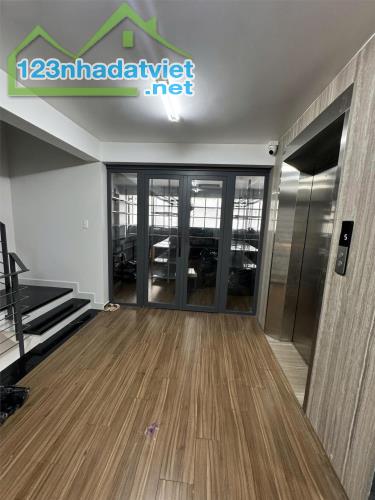 Nhà nguyên căn hẻm xe hơi, 1 trệt 3 lầu có thang máy, 6PN 4WC đường Nguyễn Hồng Đào, - 2