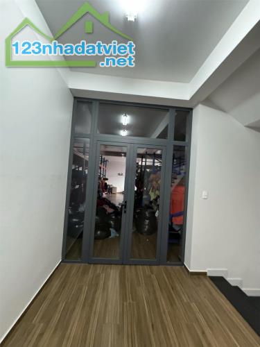 Nhà nguyên căn hẻm xe hơi, 1 trệt 3 lầu có thang máy, 6PN 4WC đường Nguyễn Hồng Đào, - 1