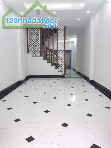 Bán nhà riêng An Khánh 38m2. Mặt ngõ thông, Ôtô đỗ trước cửa. Cách 110m đến Chợ, Trường