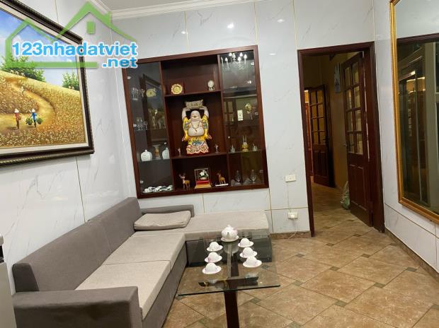 Bán nhà Chùa Láng-DT 52m2 x 3 tầng.MT 3.2m và 4.6m.NHÀ ĐẸP-THANG MÁY-2 MẶT TIỀN TRƯỚC SAU. - 3