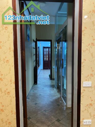 Bán nhà Chùa Láng-DT 52m2 x 3 tầng.MT 3.2m và 4.6m.NHÀ ĐẸP-THANG MÁY-2 MẶT TIỀN TRƯỚC SAU. - 2