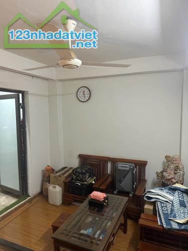 Bán nhà mặt phố Nguyễn Thái Học-DT 39 m2 x 5 tầng.MT 4,2m.VỈA HÈ RỘNG-NHÀ ĐẸP-KINH DOANH.