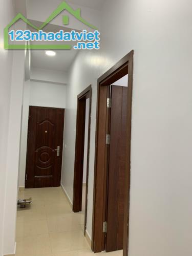 Bán nhà Hoàng Quốc Việt-DT 70m2 x 4 tầng.MT 5m.PHÂN LÔ-Ô TÔ VÀO NHÀ-MỚI ĐẸP-THANG MÁY CHỜ. - 2