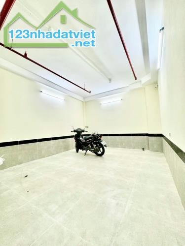 CCMN Bạch Mai 65m2, 6 tầng, 2 thoáng, gần phố giá tốt