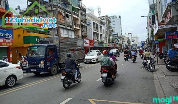 Cho thuê tòa nhà mặt tiền đường Phan Đình Phùng, Phú Nhuận