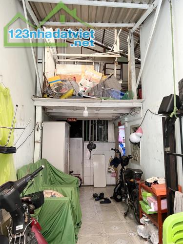 Nhà 2 tầng nở hậu (dt sàn: 79m2) sát đường Phong Phú P12Q8 - 1