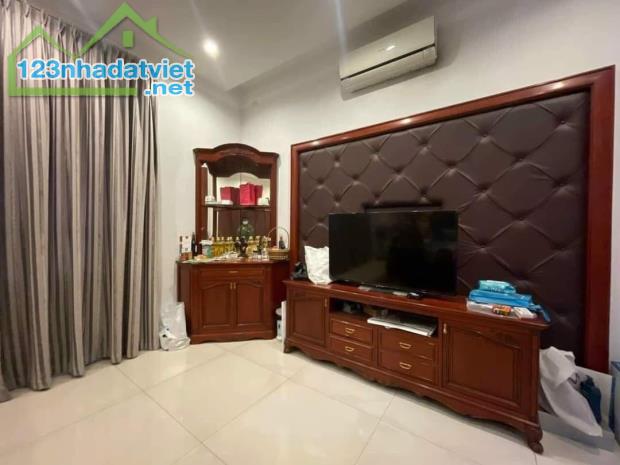 Bán căn Biệt Thự Vip Khu Dân Cư D2D, Thống Nhất, Biên Hòa, 496m2, giá 55 tỷ. - 1