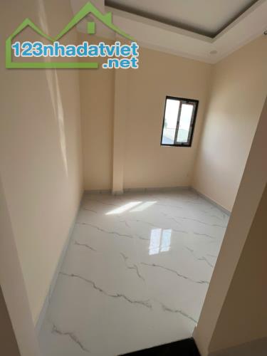 Nhà mới xây 2.55 tỷ/101 m2, sân Ô tô, 3 phòng ngủ - 5