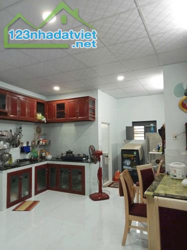 Nhà ngộp 2.050 tỷ/70m2 , đường ô tô thông - 3