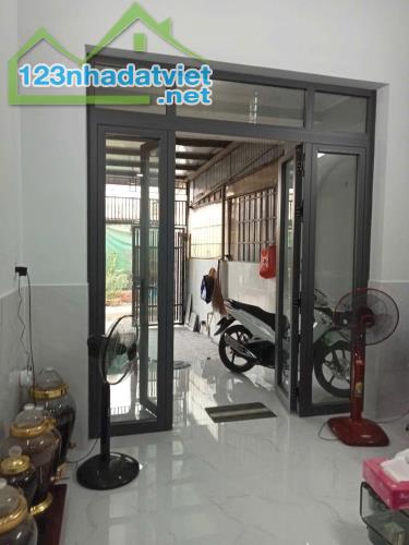 Nhà ngộp 2.050 tỷ/70m2 , đường ô tô thông