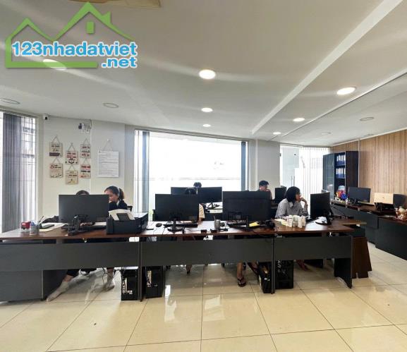 Quận 2 ( TP Thủ Đức ) ! Chuyển VP lớn hơn Cần sang lại VP nguyên sàn 80 m2 , Có Full - 2