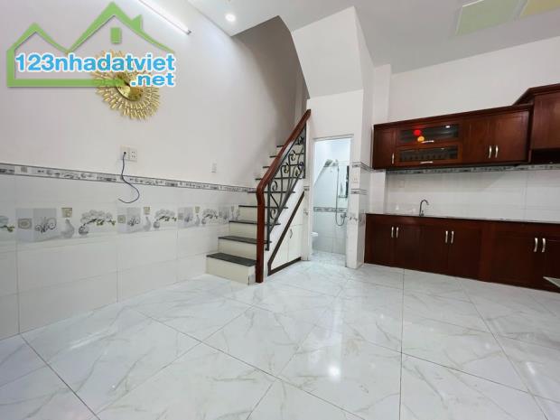 🏡 BÁN NHÀ 1 Trệt 2 Lầu ở Bình Tân💰 Giá: 1 Tỷ880 triệu - 3