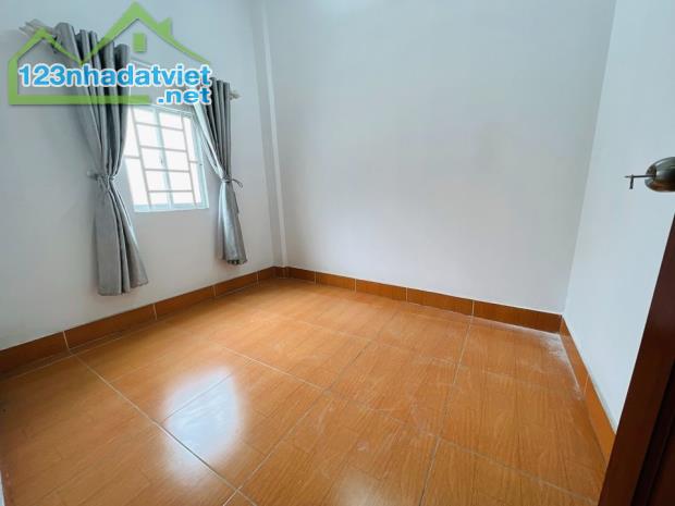 🏡 BÁN NHÀ 1 Trệt 2 Lầu ở Bình Tân💰 Giá: 1 Tỷ880 triệu - 2