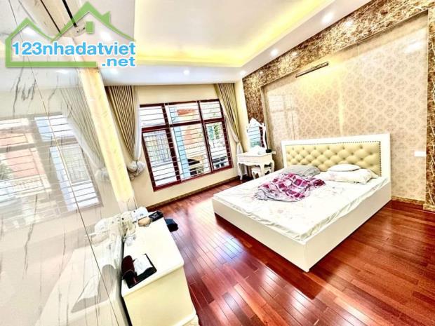 Bán nhà ngõ 100 Tây Sơn, 40m2 4T 8,2 TỶ, Nội thất xịn sò, ngõ thông KD, gần oto tránh