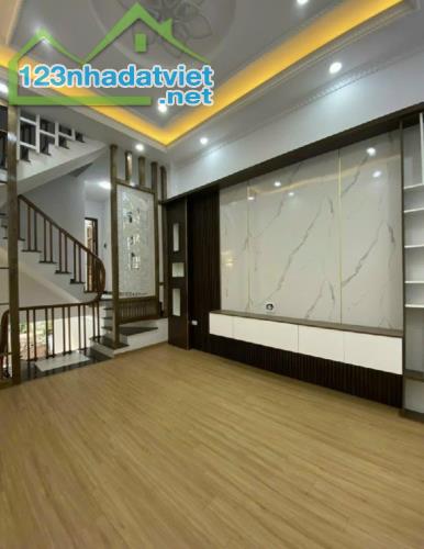 BÁN NHÀ phân lô cán bộ Thanh Trì 60m x4 t ô tô cất trong nhà , mới Koong đẹp giá 6.5 tỷ - 2