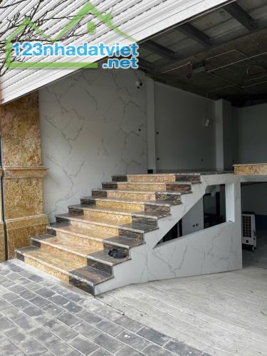 Cho thuê MBKD SHOWROOM MP Lạc Long Quân, Tây Hồ, 150m2, 7 tầng, MT 6m, 1 hầm, 200 Triệu - 1