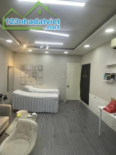 Sang nhượng tầng 1 spa tại Quận 3 - 2