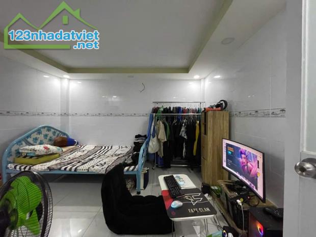 Ngộp vốn bán gấp căn nhà đường Lê Hồng Phong, Quận 10. Giá chỉ 2tỷ640 Sổ hồng riêng - 3